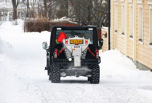 HillTip IceStriker™ Stainless Steel Sand & Salt spreader - Image 4